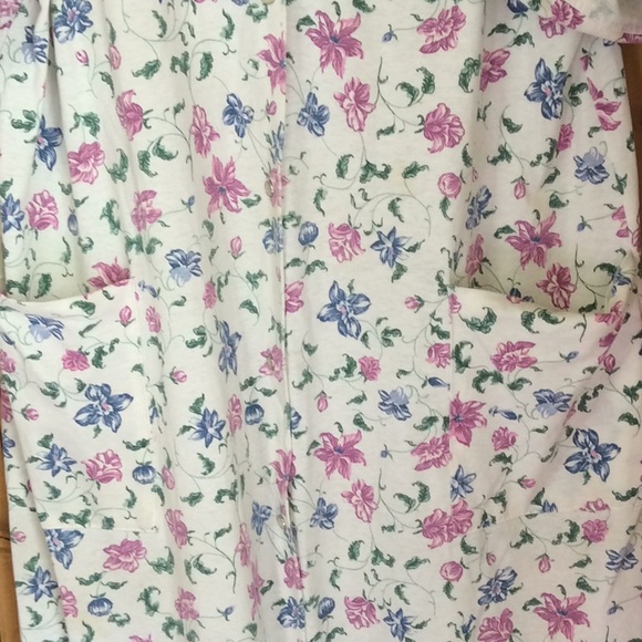 FINAL SALE PRICE Loungees Snap Front Floral & Lace Robe - Picture 4 of 8